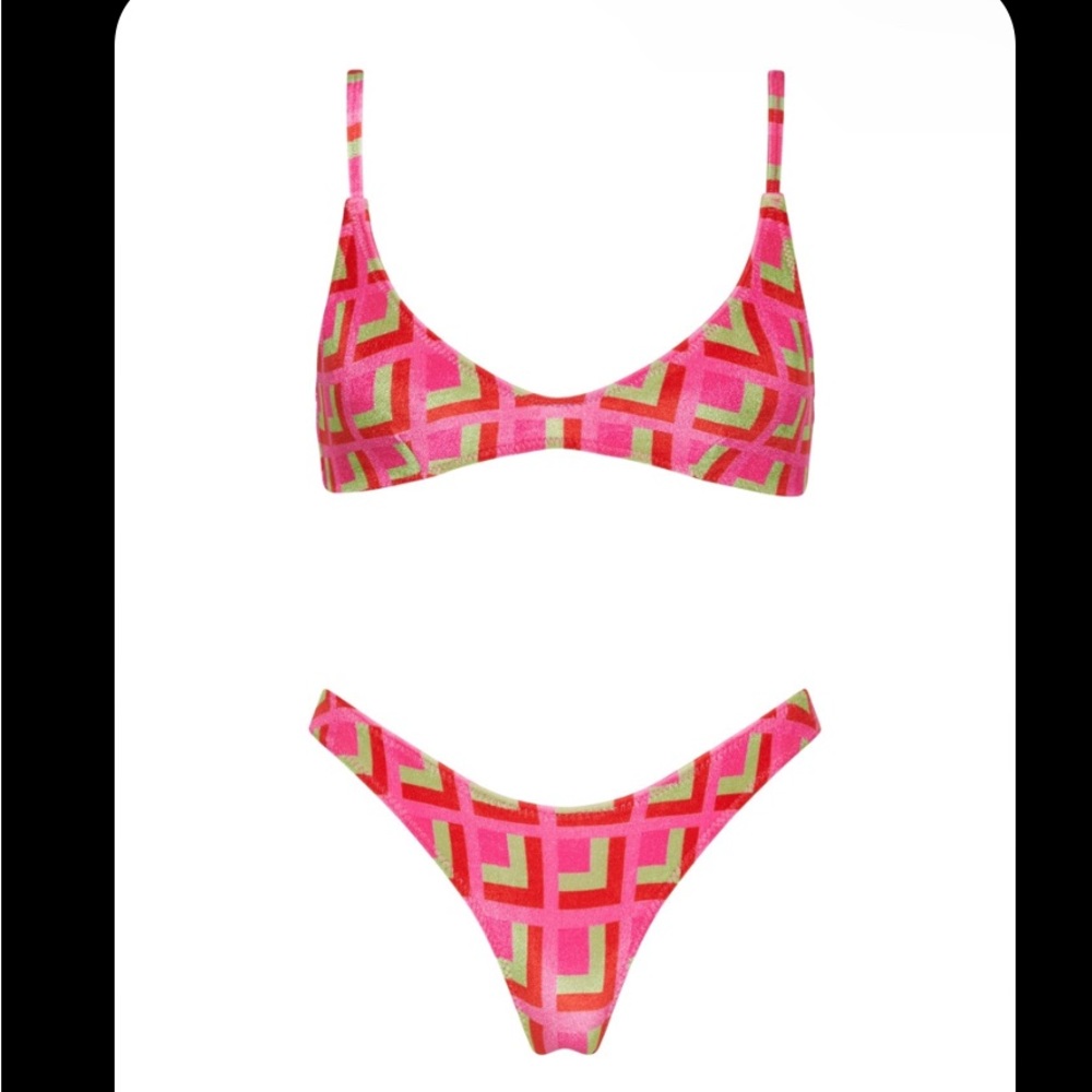 LOOKING FOR THIS BIKINI